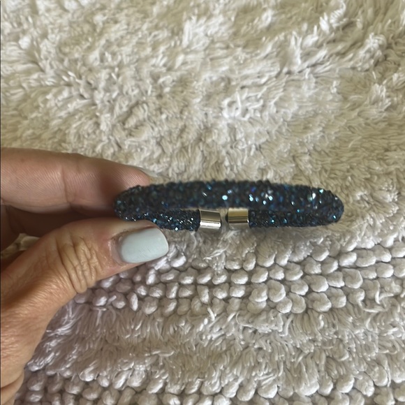 Elegant Blue Crystal Bracelet - Picture 5 of 5